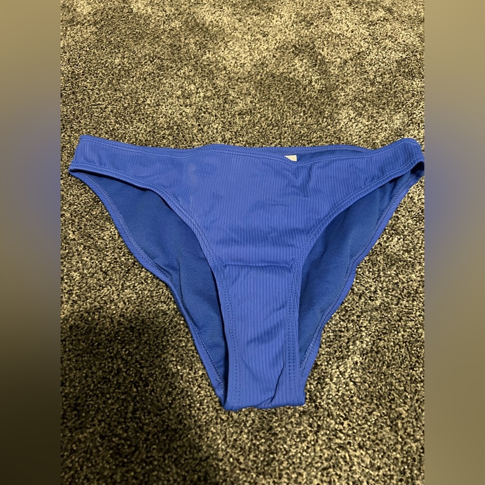 Size large swimsuit bottoms